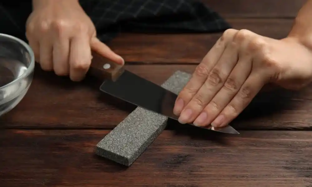 How to sharpen a knife the right way